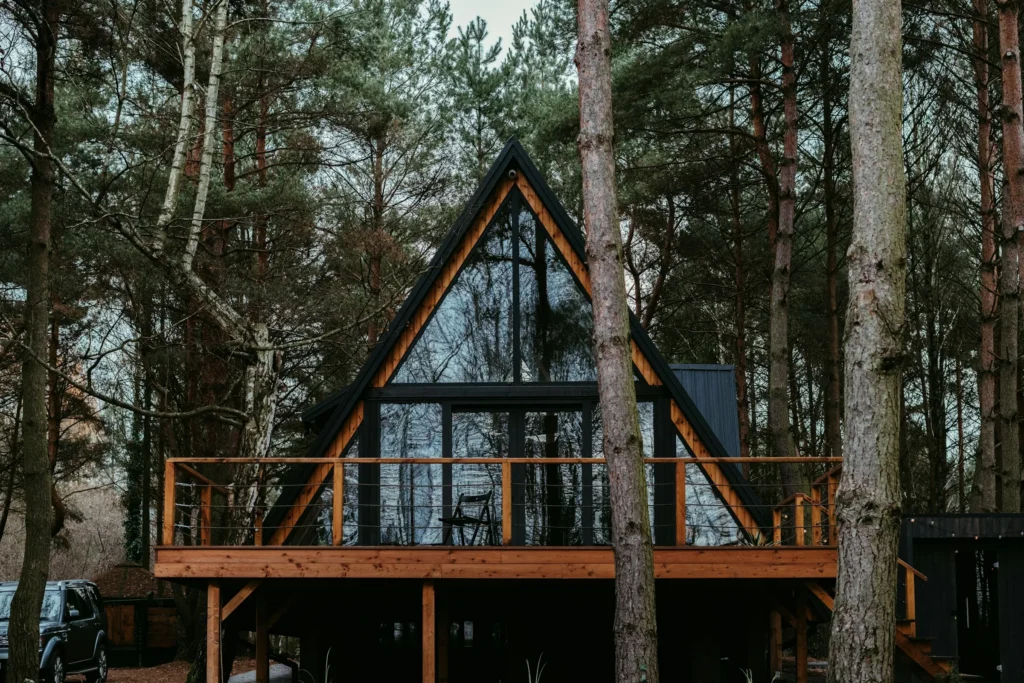Chalet en bois de type A-frame avec grande terrasse