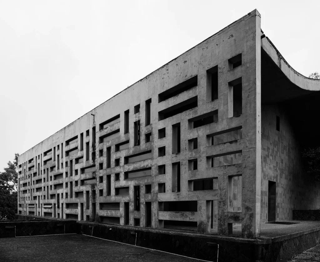 Façade en béton architectonique au motif graphique