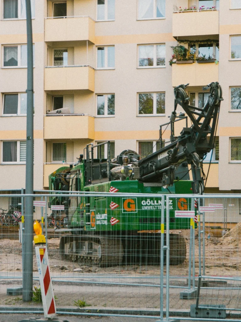 Foreuse pour pieux de fondations profondes en zone urbaine